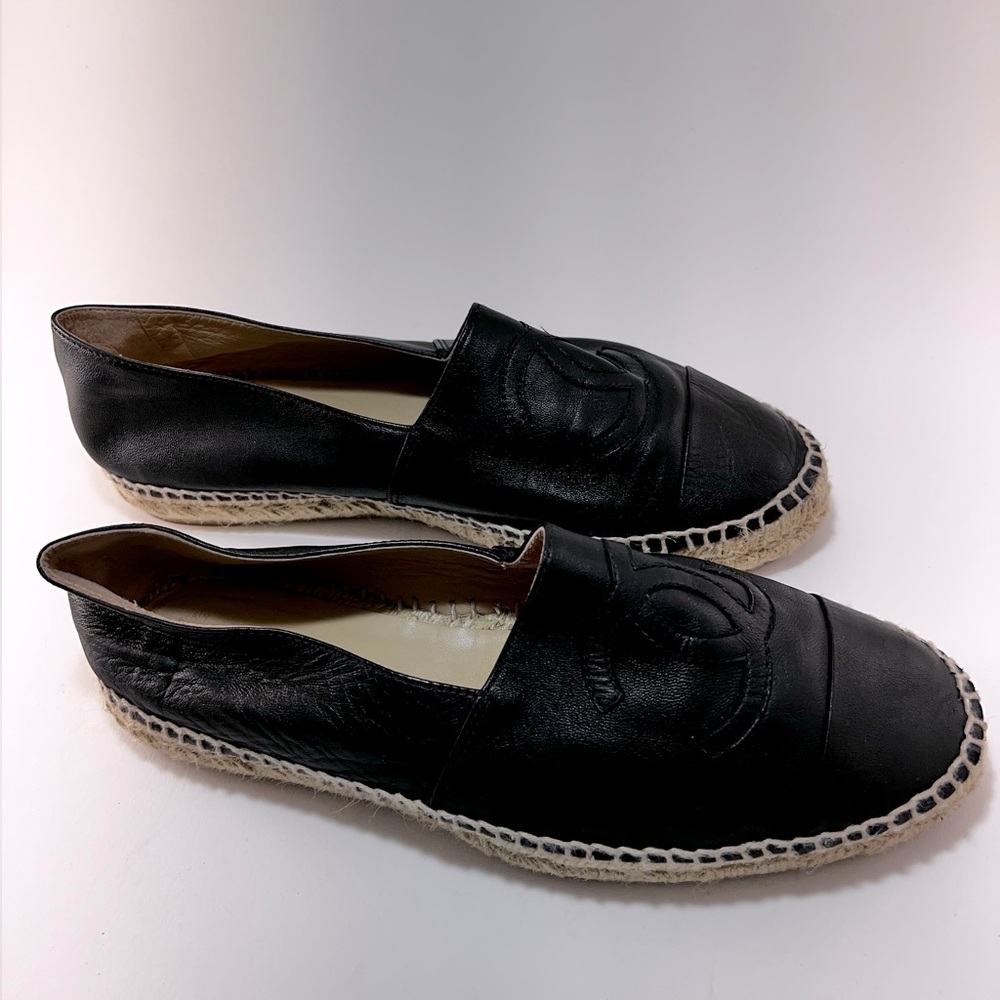 AUTHENTIC CHANEL ESPADRILLES IN GREAT CONDITION. Size 40
